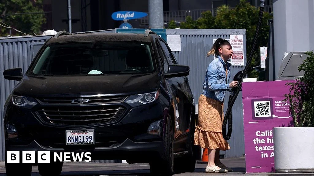 US Gas Prices Surpass $4 Mark as Iran Conflict Escalates