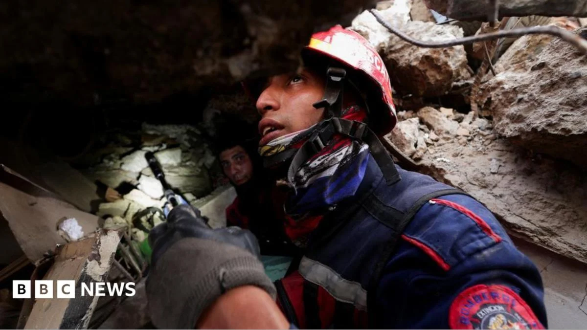 How Rescuers Use Dogs, Drones and Sound Detectors After the Venezuelan Quake