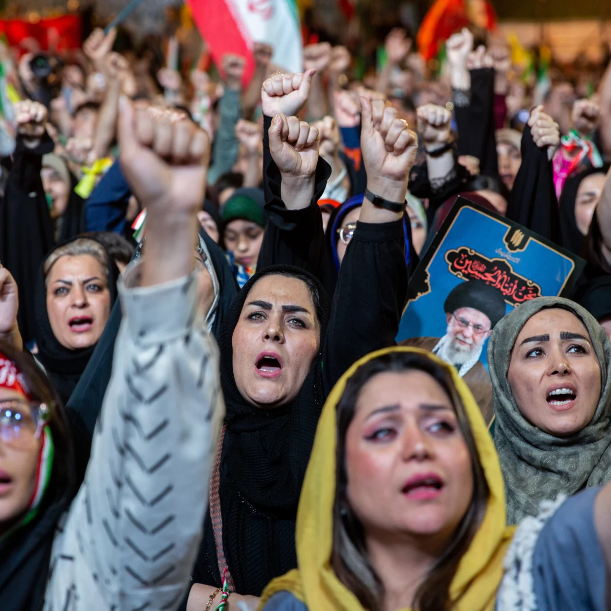 Trump Promises Sunday Peace Deal, Iran Pushes Back