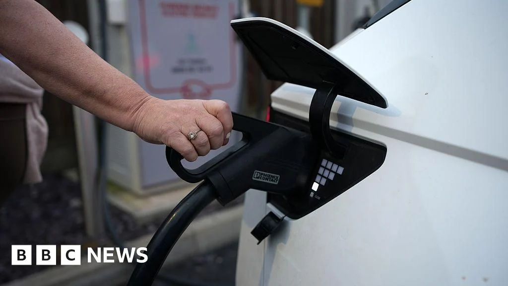 UK Weakens Electric Car Target Amid Industry Pushback