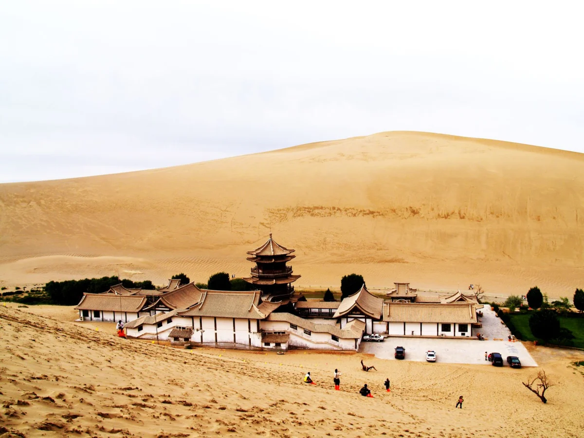 Chinese Fleet Floods Philippine Shores as Black‑Sand Mining Ramps Up