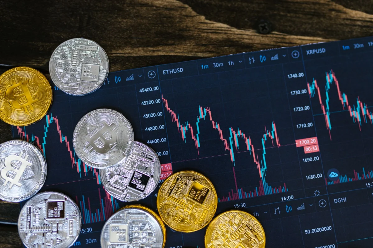 ETF Outflows Drain $4.4B as Pepeto Defies Crypto Downturn