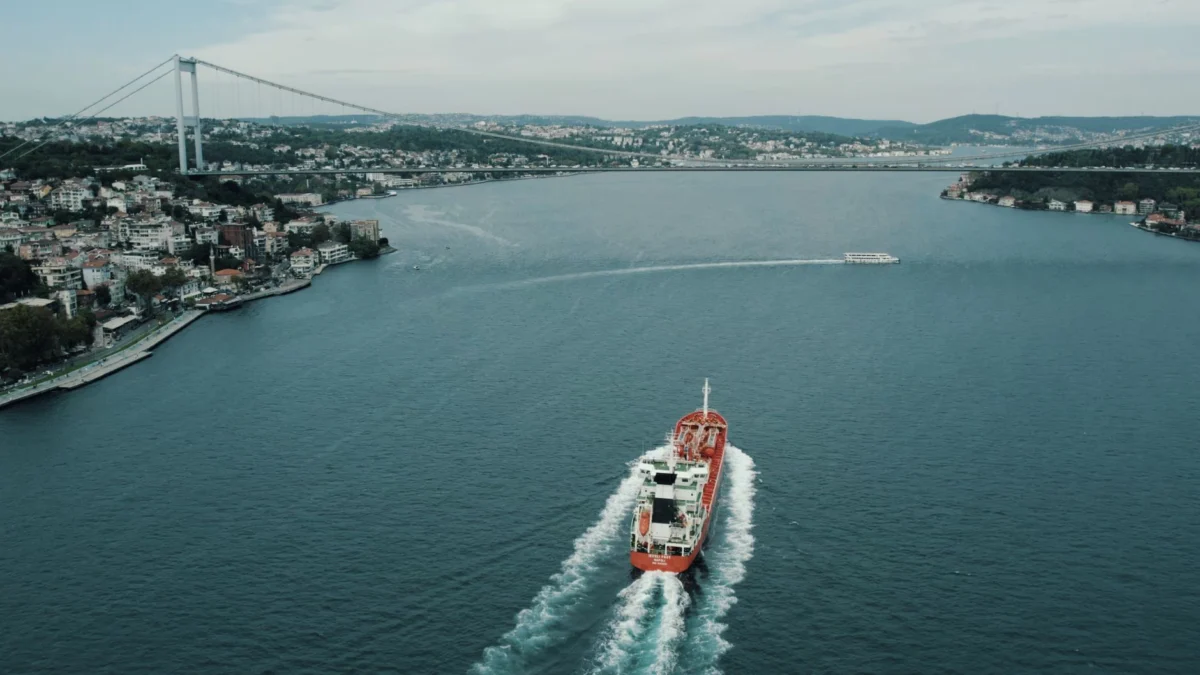 Tankers Slide Through Strait After Iran Deal as Israeli Strikes Cloud Lebanon