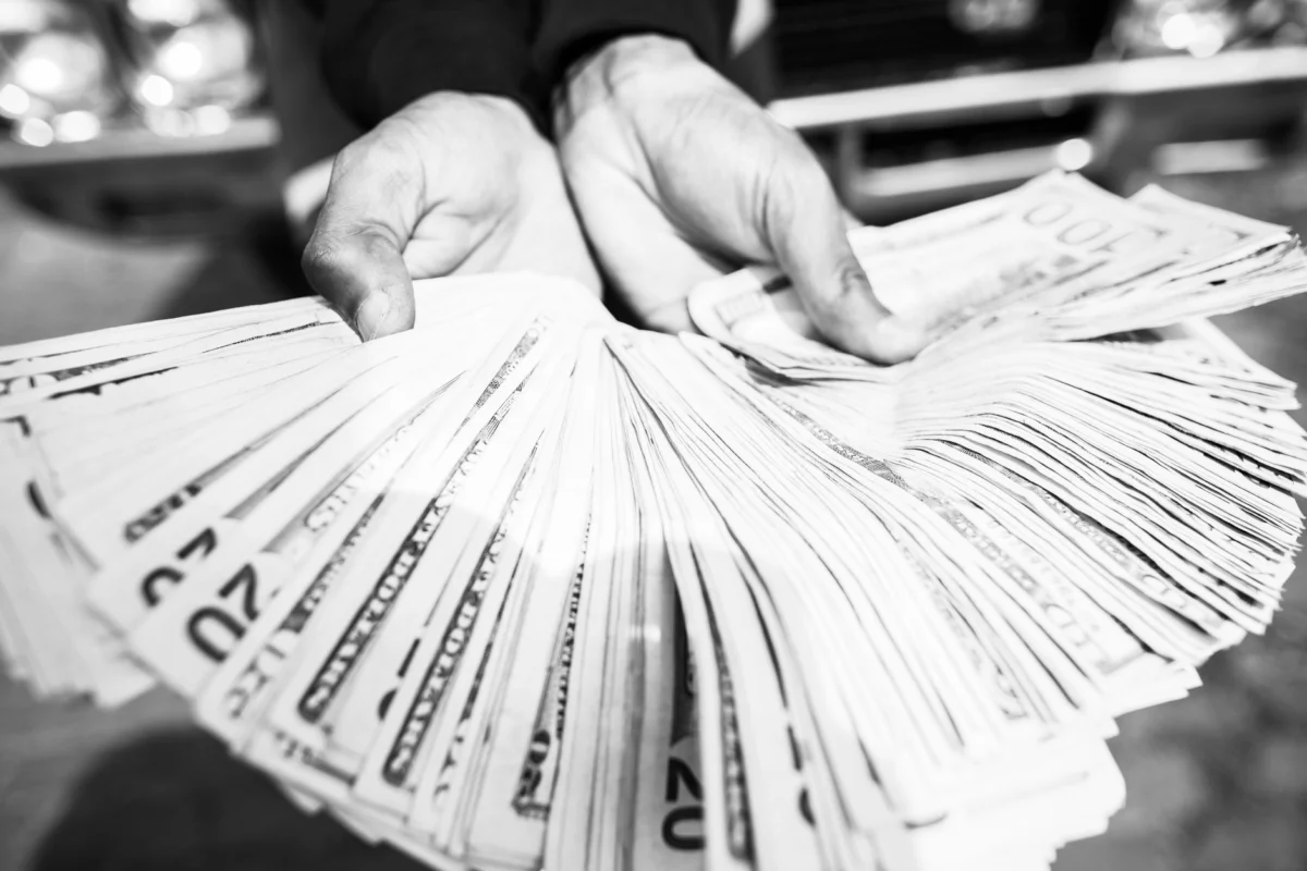Cash‑Rich Stock Silently Beats Big Tech Returns