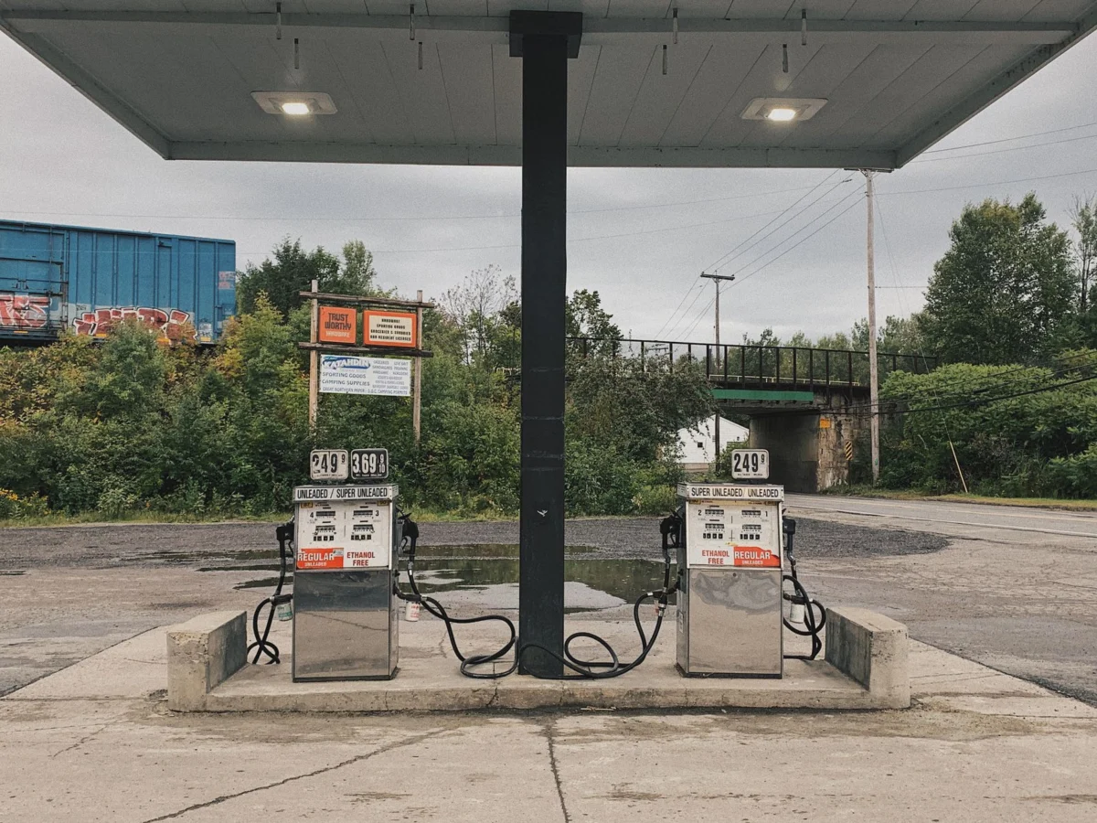 Fuel Prices Drop as Crude Oil and Dollar Rates Fall