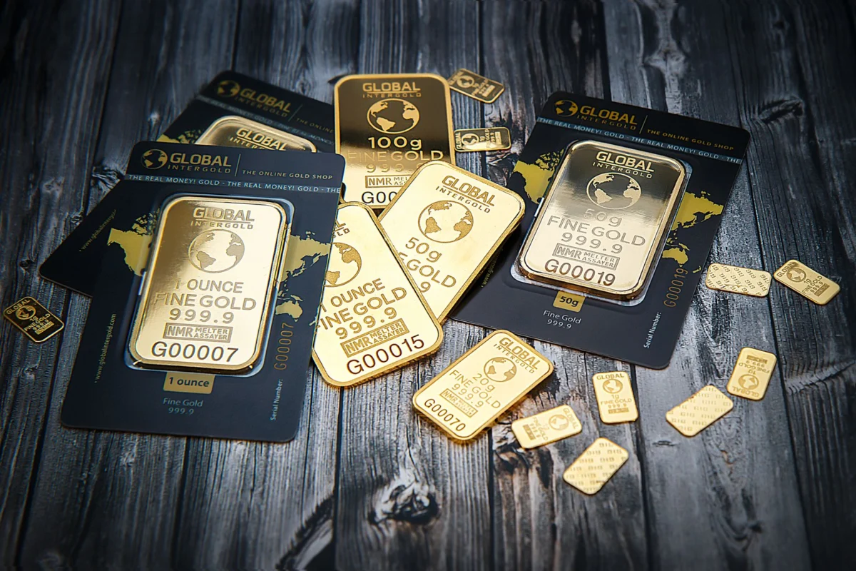 Global Gold Prices Drop on Higher Rate Expectations