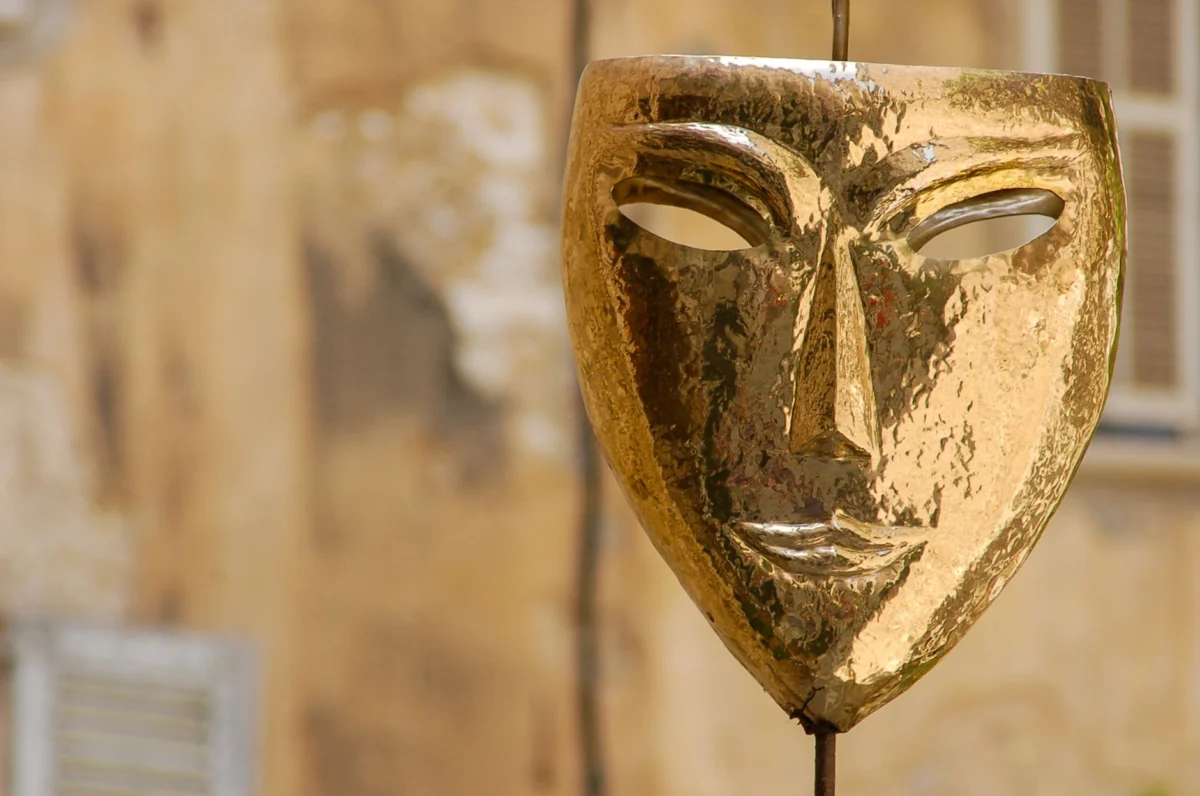 Gold Faces Steep Pullback Amid Fed Hawkish Outlook