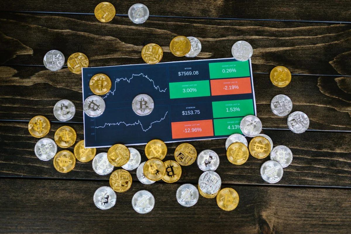 Gold Plummets 6.6% as Fed Signals Rate Hike Amid Inflation Fears