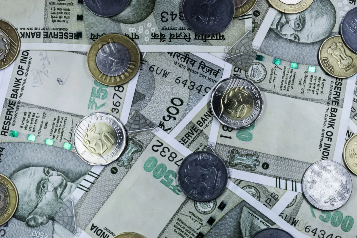 India’s Growth Outlook Rockets to 6.8% as Consumers Keep Spending