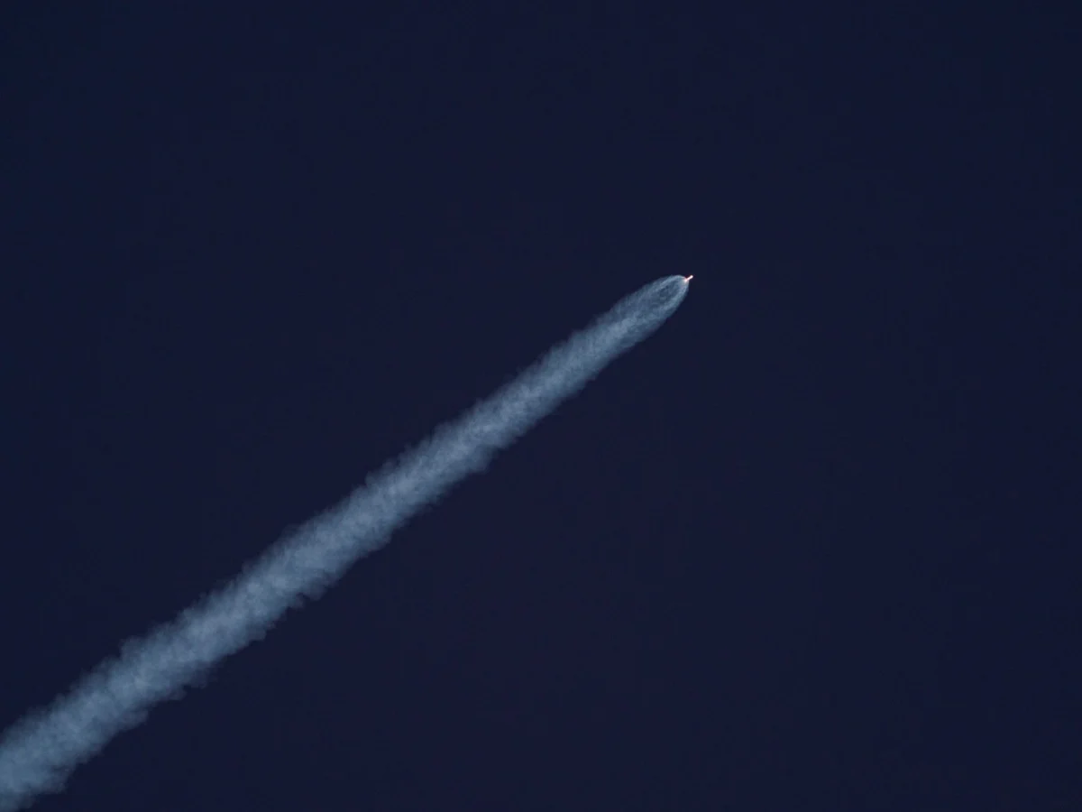 Iran Unleashes Missile Barrage on US Gulf Bases