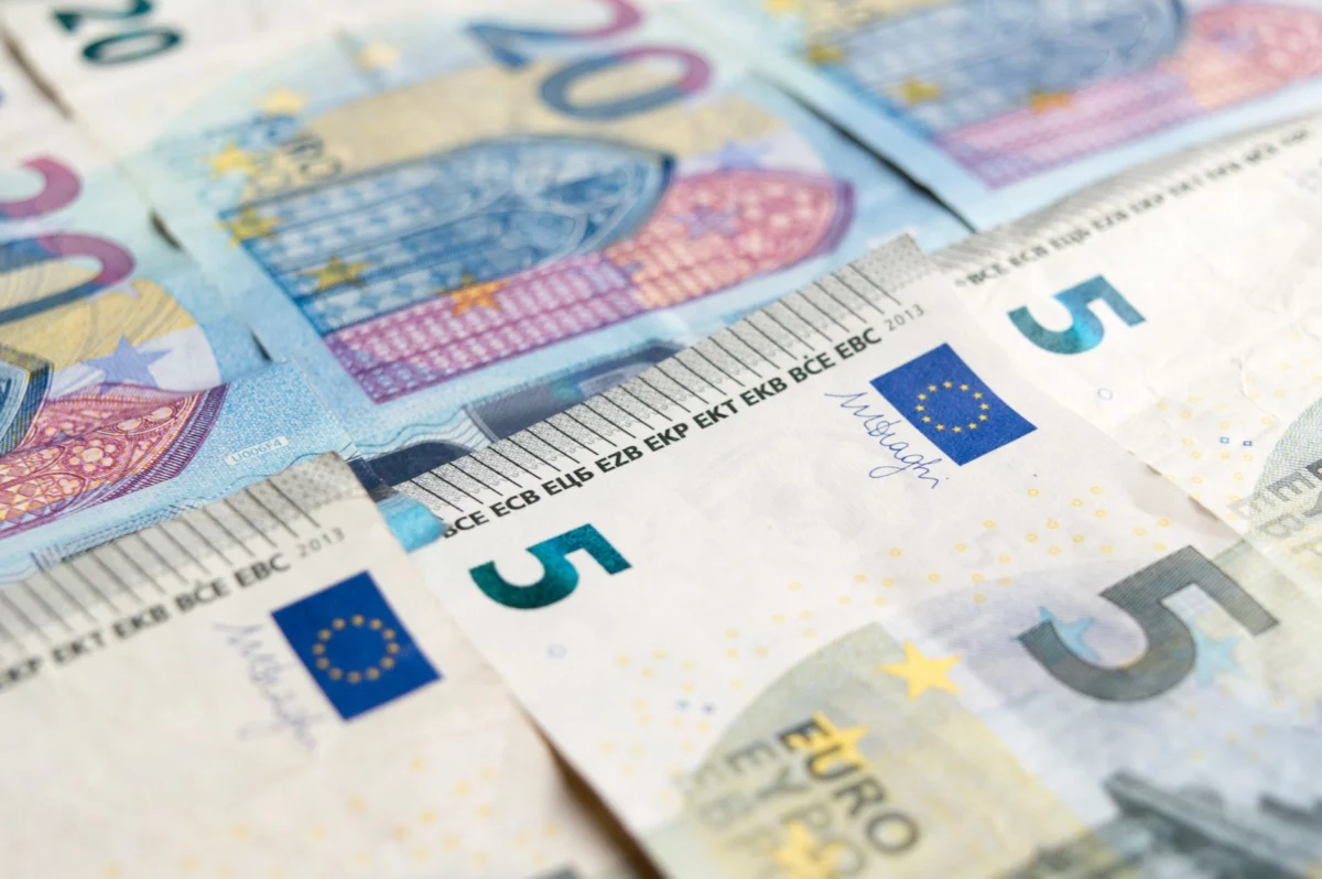 Italy’s Investment Surge Pushes Growth Ahead of Eurozone
