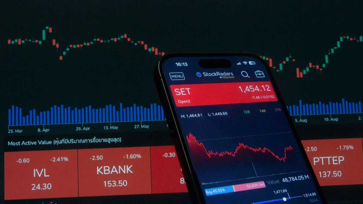 Dow and S&P Slip as Fed‑Watch Fuels Market Jitters