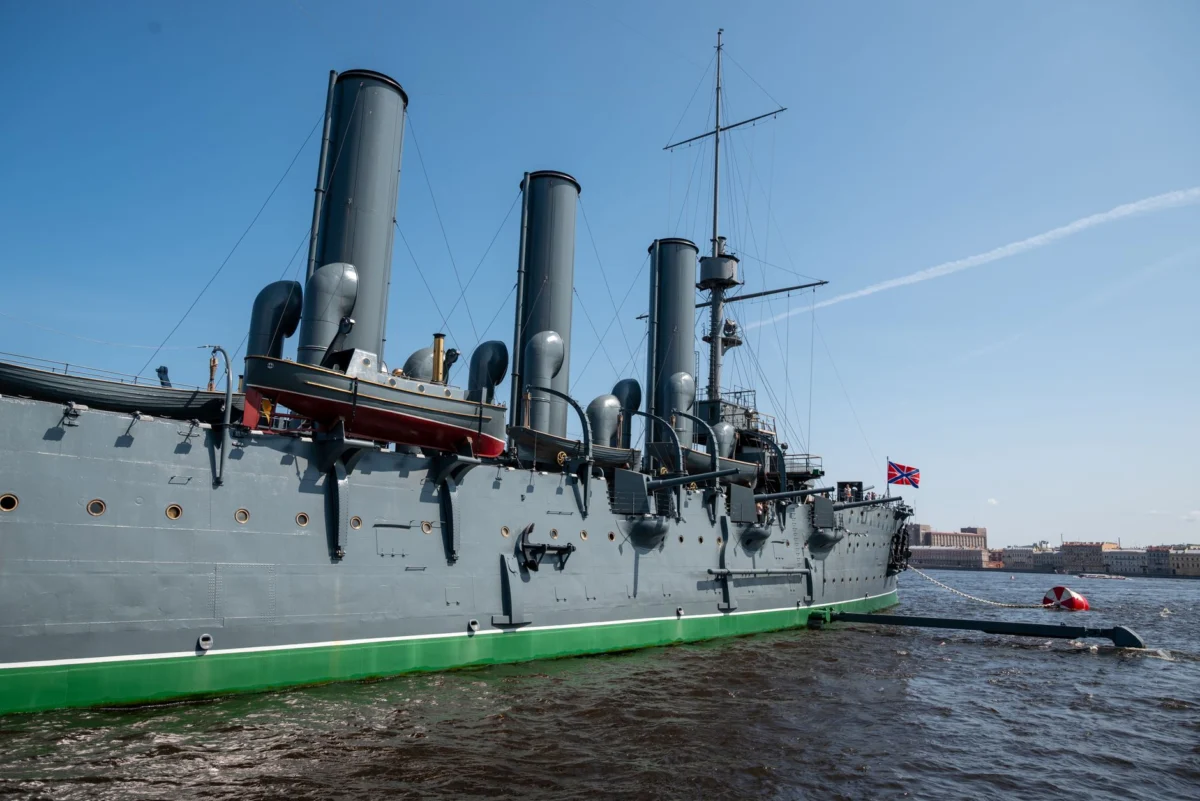 Russian Warship Fires Warning Shots at UK Yacht in the Channel
