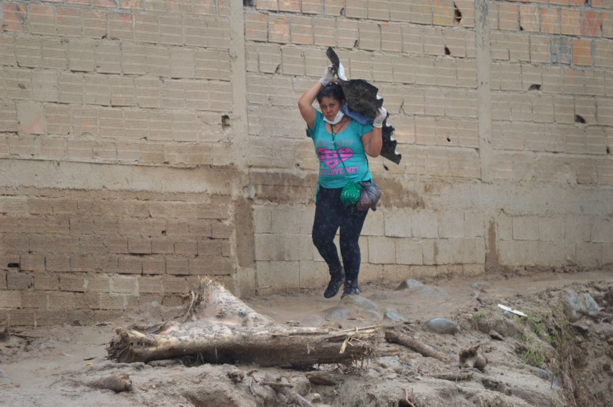 Caracas Shaken: Twin Quakes Topple Buildings and Trigger State of Emergency