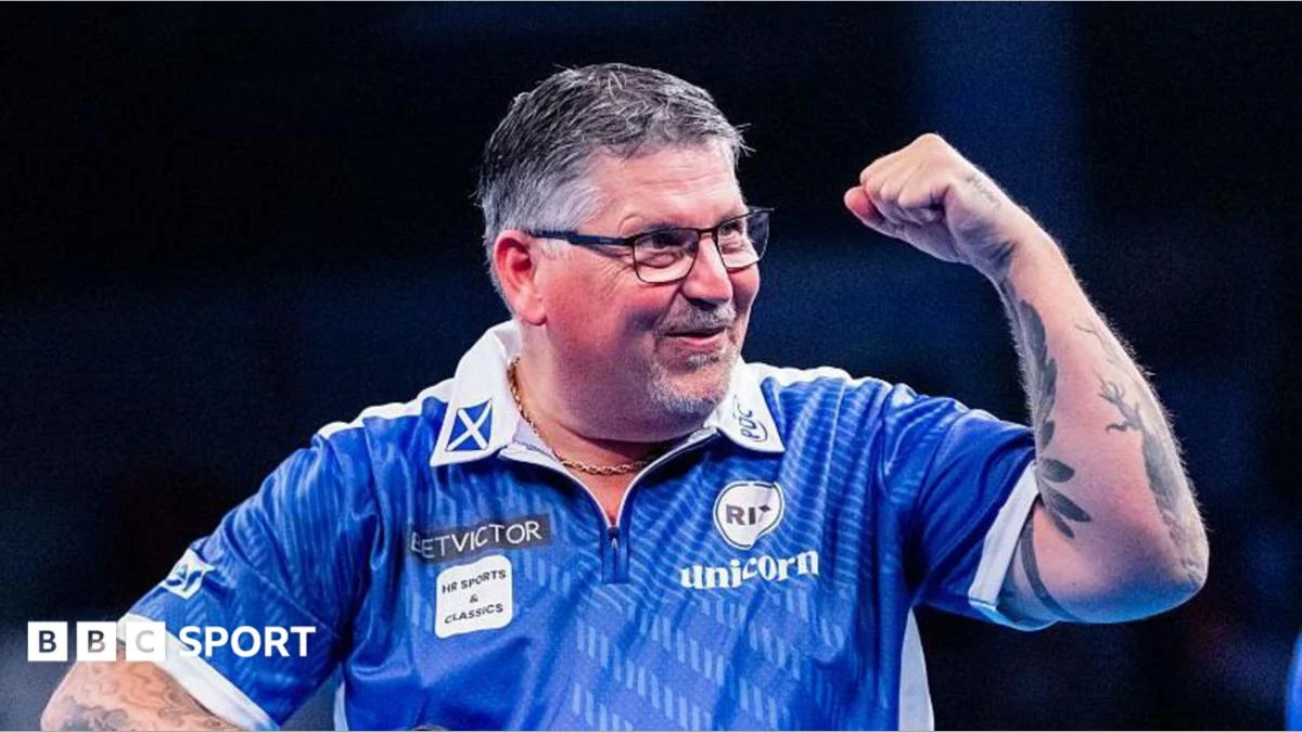 Anderson thrashes Joyce at World Matchplay darts