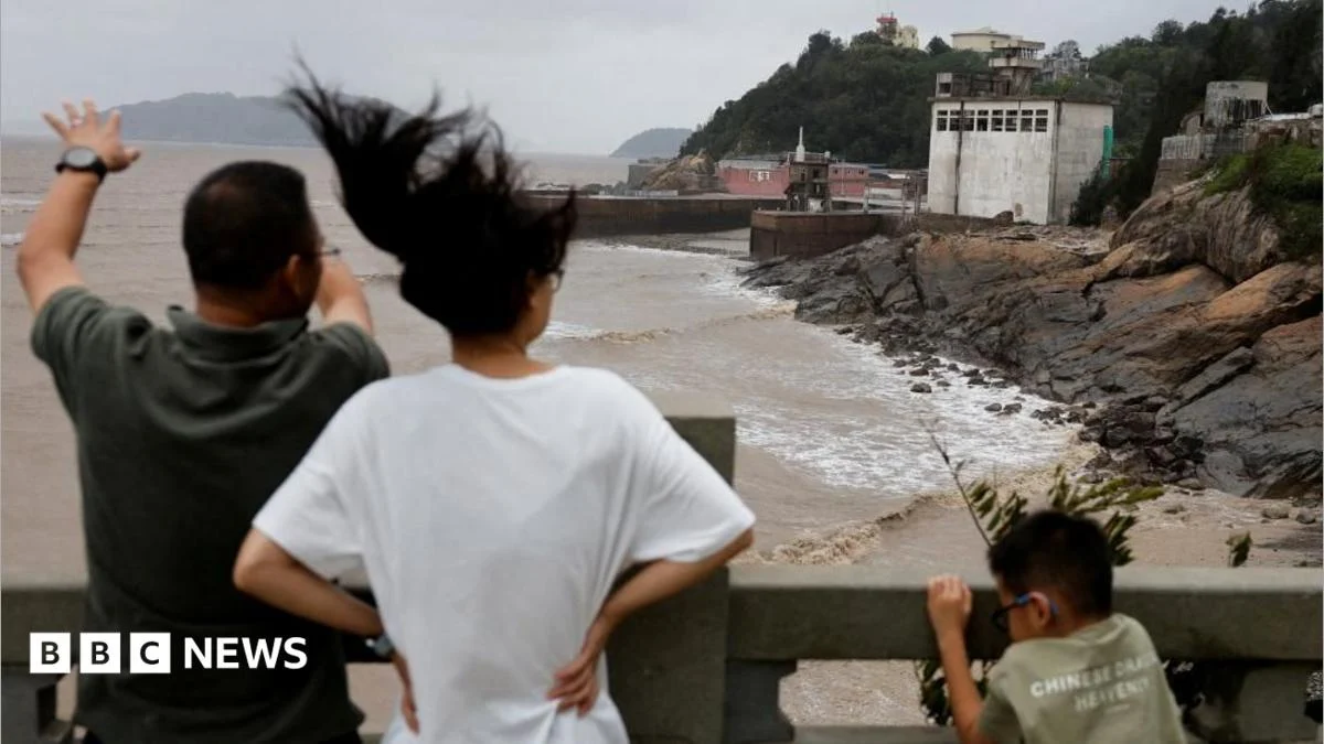 China’s Second Typhoon Hits Zhejiang, Evacuations Ordered