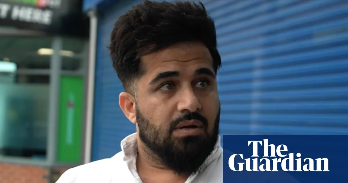 Conservatives call for deportation of convicted people smuggler in UK