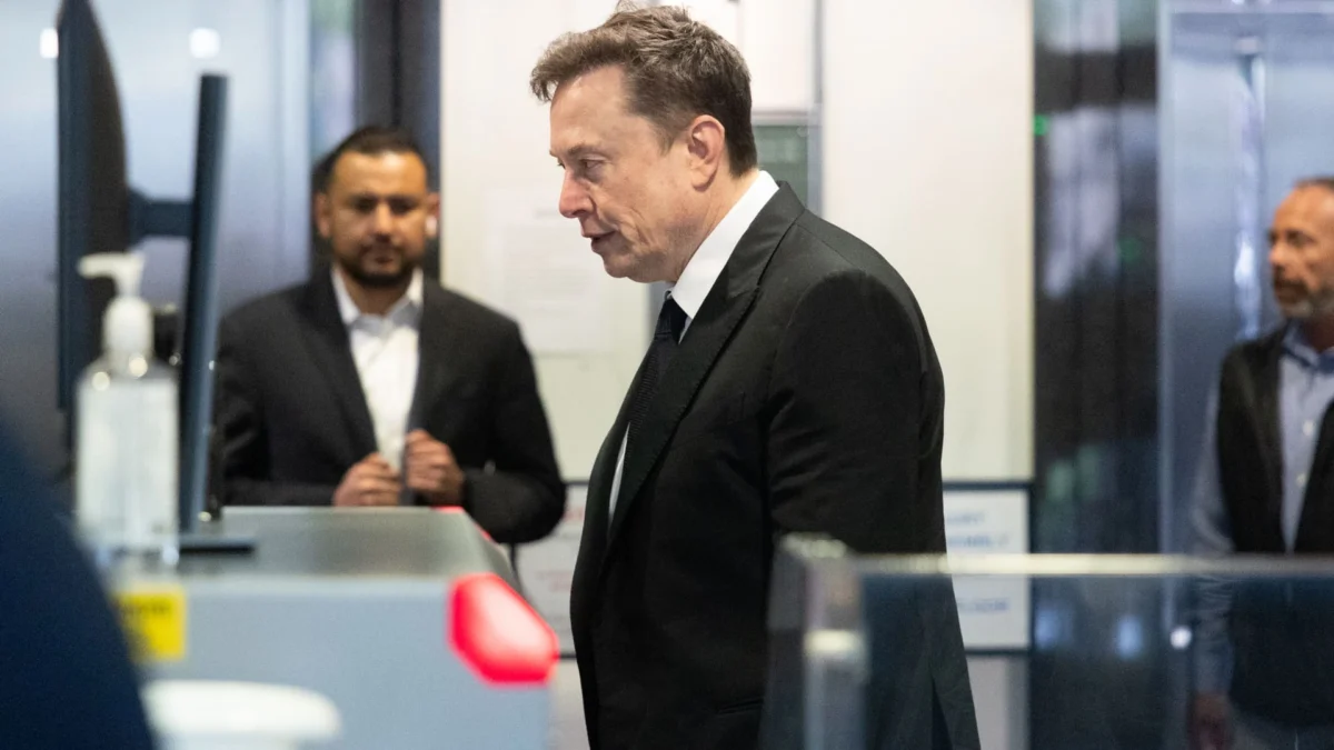 Musk, Altman spar on X after Apple sues OpenAI