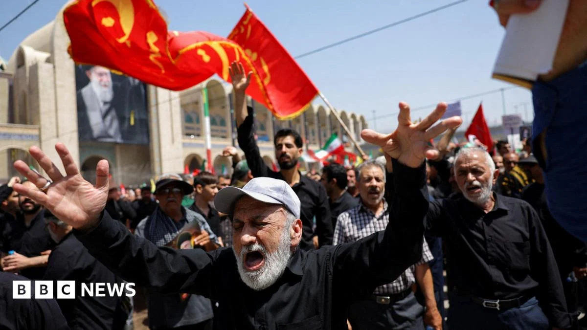 Crowds Fill Tehran as Khamenei Funeral Begins