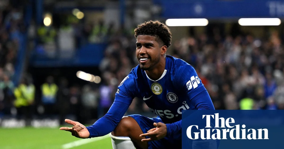 Manchester United eye Chelsea midfielder Andrey Santos