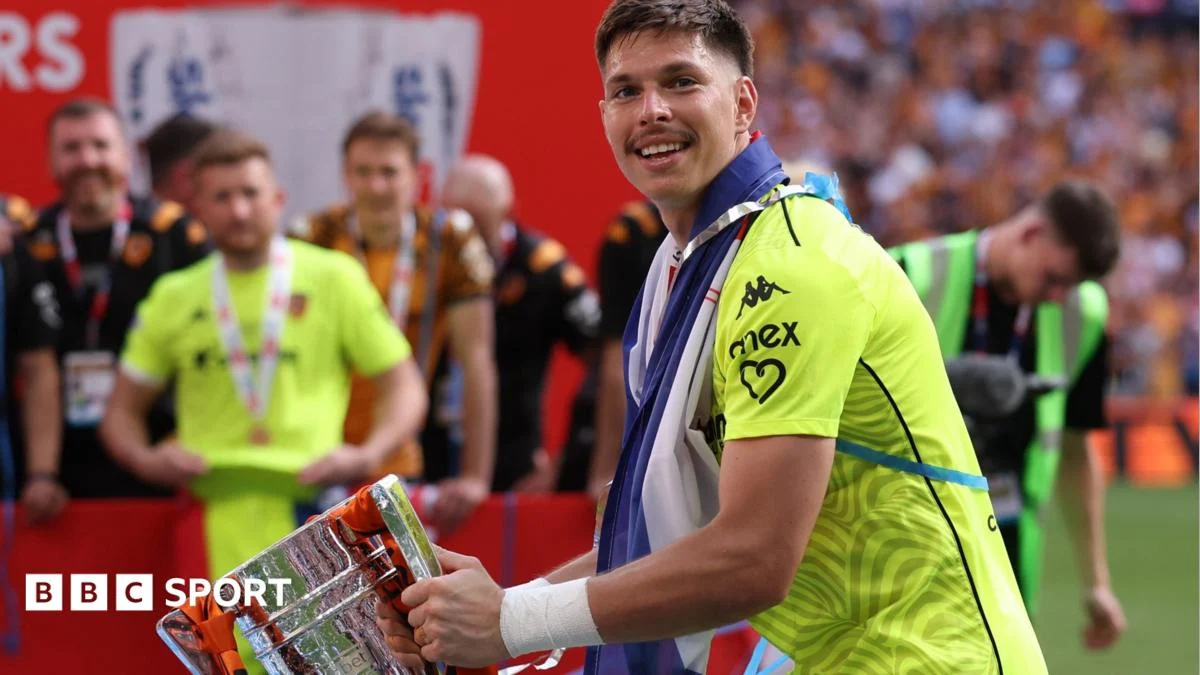 Rangers sign Croatian goalkeeper Ivor Pandur from Hull