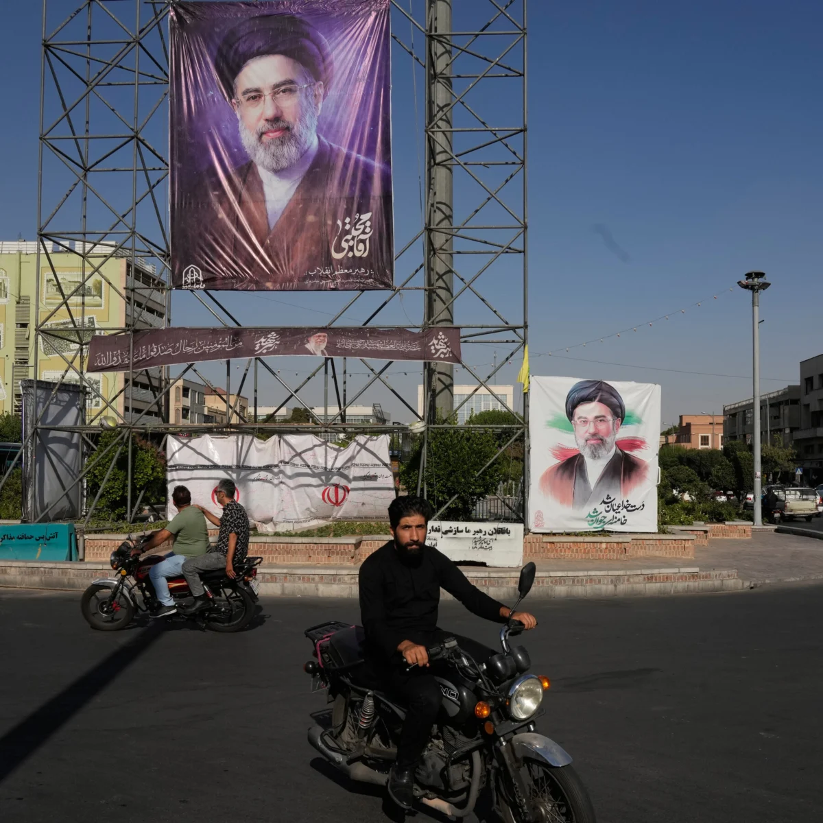 US and Iran Hold Talks in Qatar with Mediators