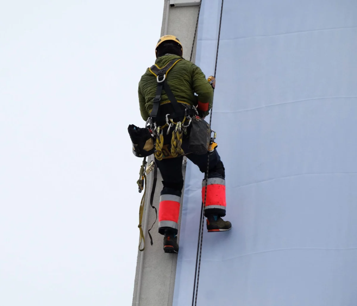 Climber Couple Arrested After Scaling Empire State Building Antenna