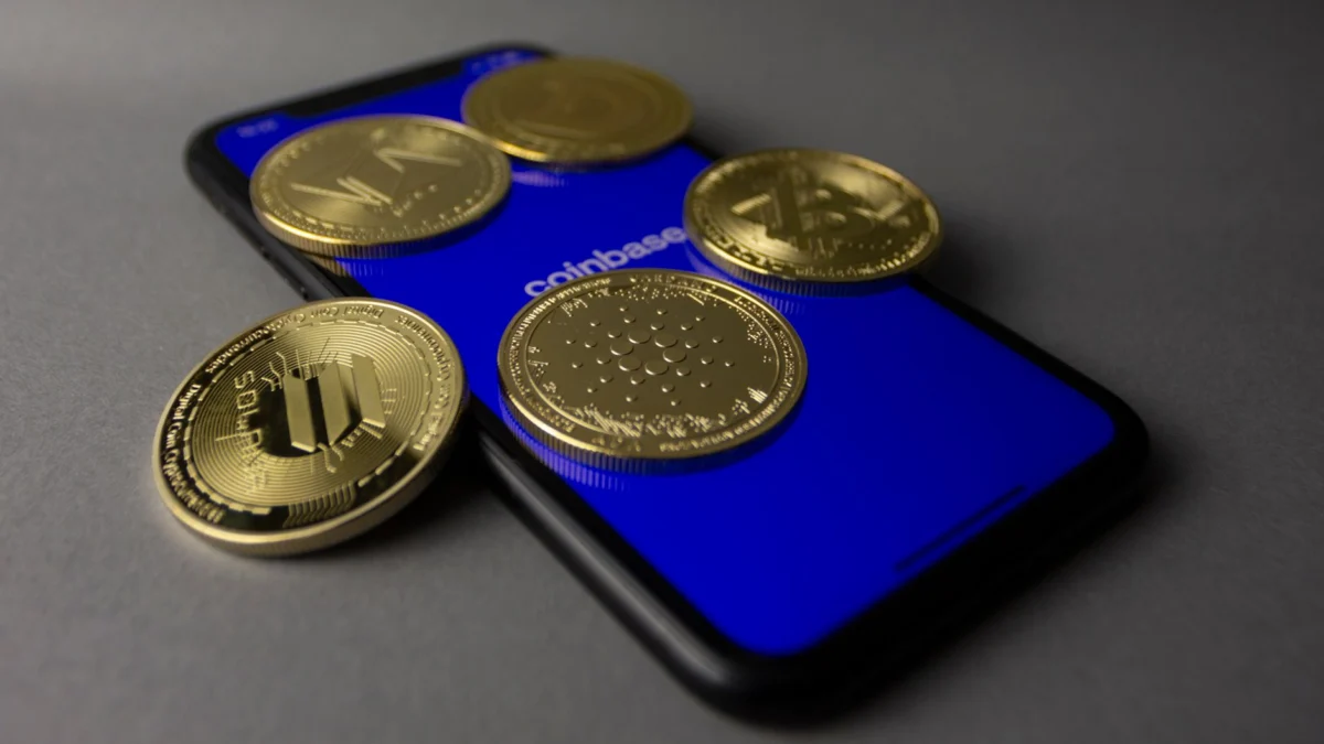 Coinbase Shares Slip 8% After MiCA License and Index Exit News