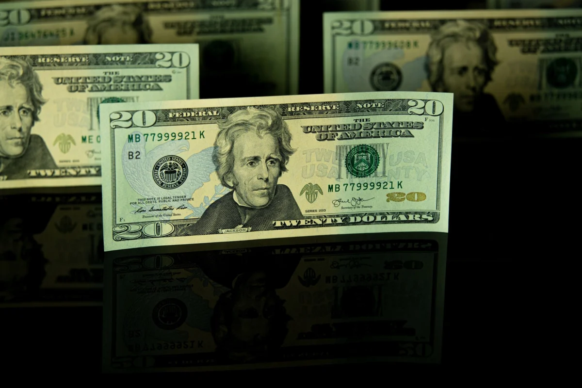 US Dollar Holds Neutral as Fed Rate Hike Bets Persist