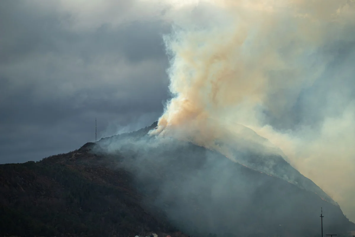Norway fire destroys over 100 homes