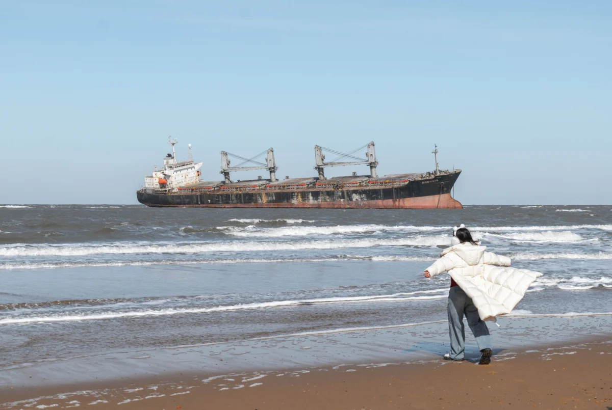 Ship Runs Aground in Hormuz After Leaving Iran‑Designated Route
