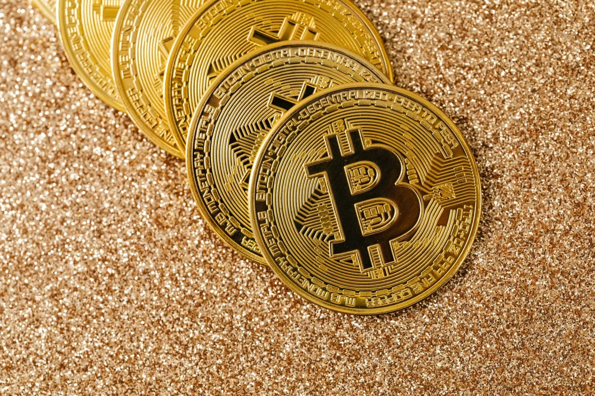 Top Cryptocurrencies Fall as Bitcoin Drops Below $59,000
