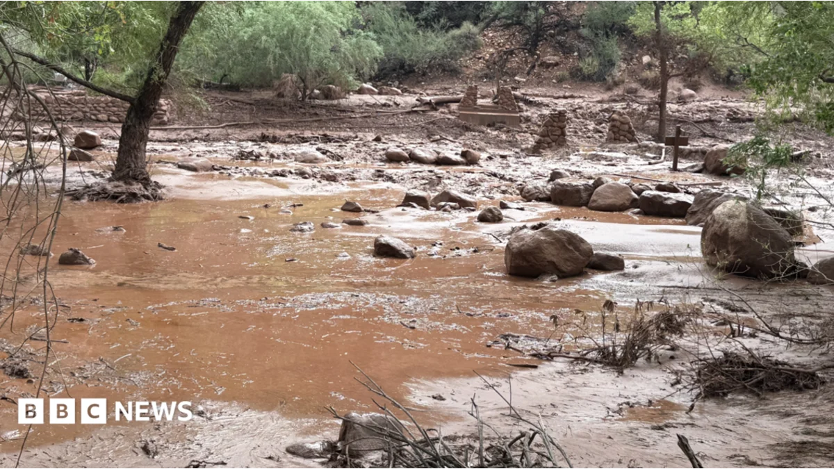 15 hikers feared missing after flash flood hits Grand Canyon