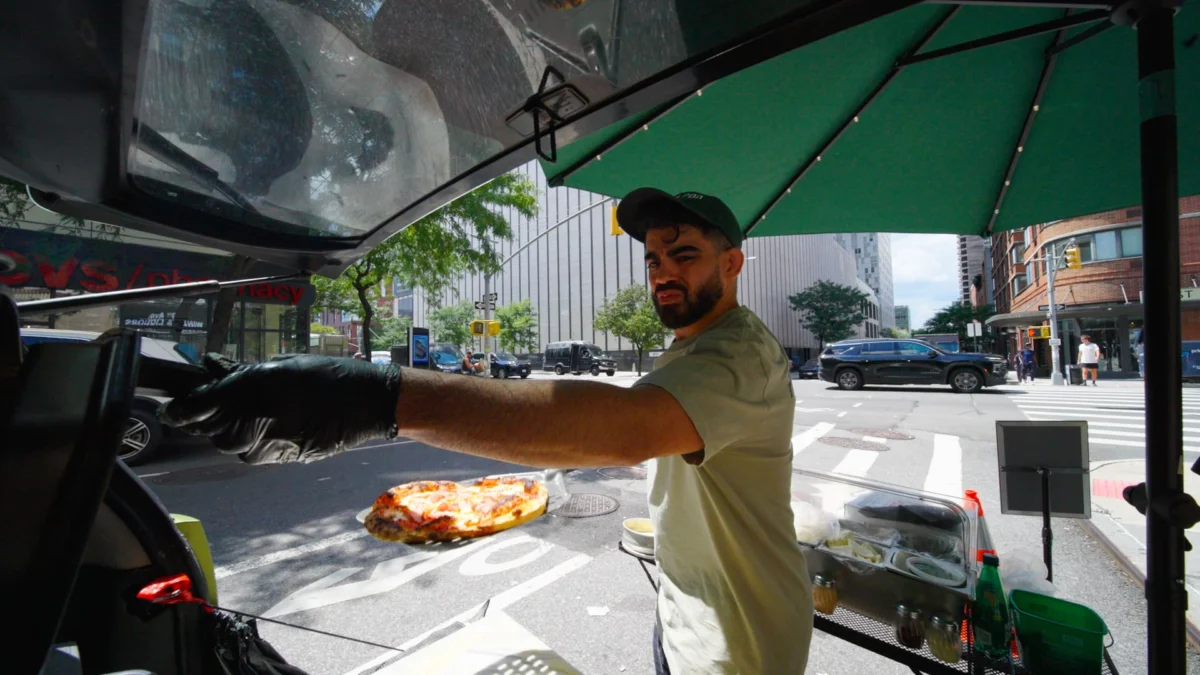 New York man runs mobile pizzeria from a Smart car