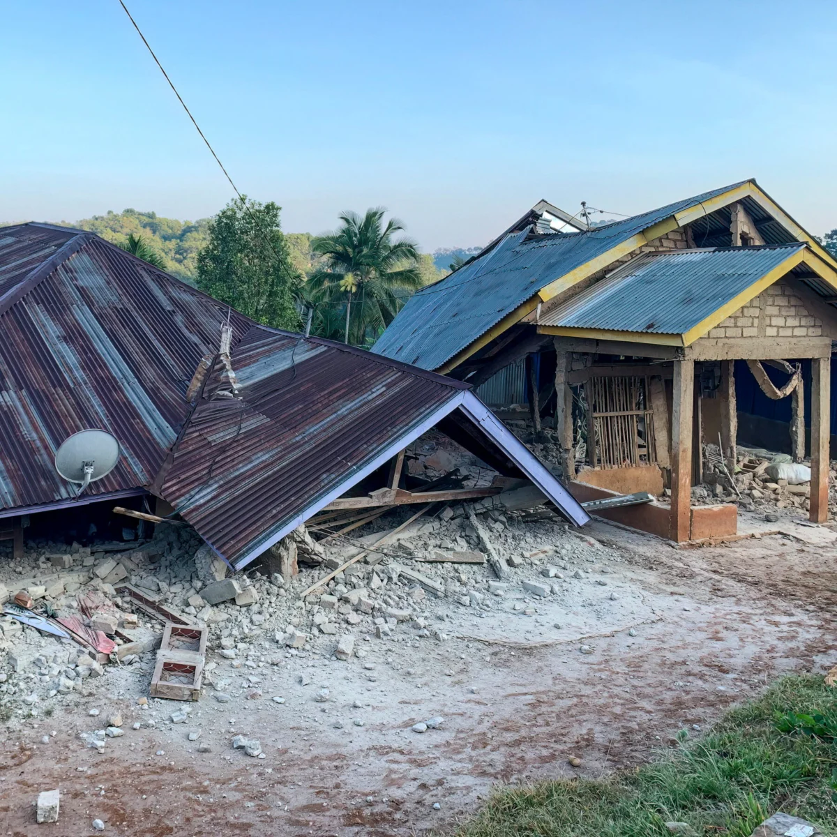 47 Dead in 7.7-Magnitude Earthquake in Indonesia