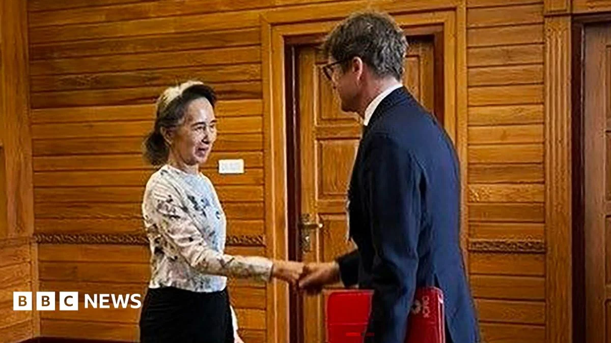 Suu Kyi seen healthy in first outside contact for 2.5 years