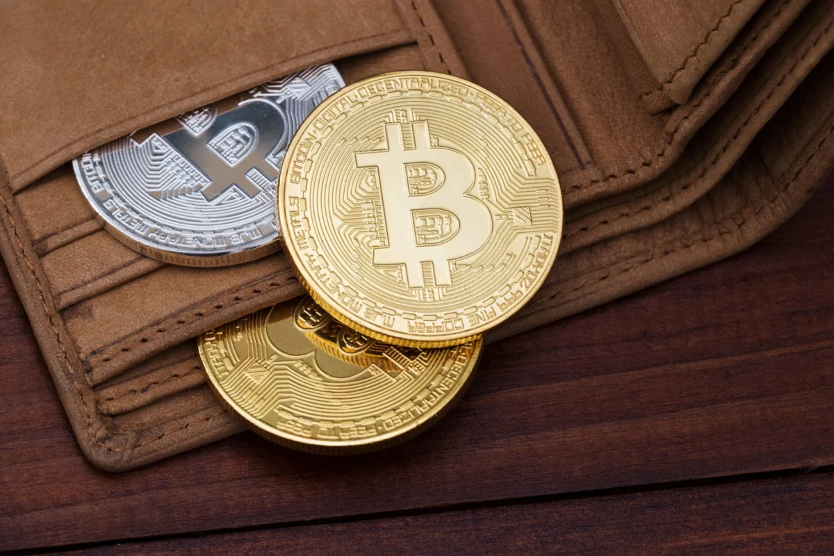 Decade-old Bitcoin wallets moved $40 million amid low dormant coin activity