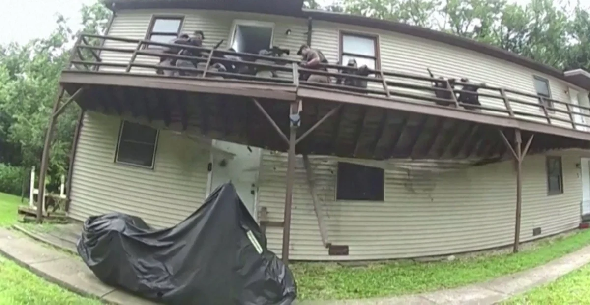 Deck Collapse During Police Operation Captured on Bodycam in Missouri