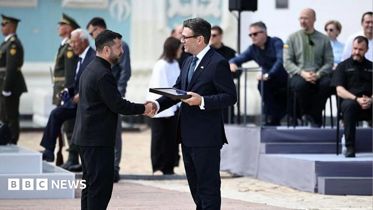 Burnham to hand missile blueprints to Zelensky in Kyiv visit