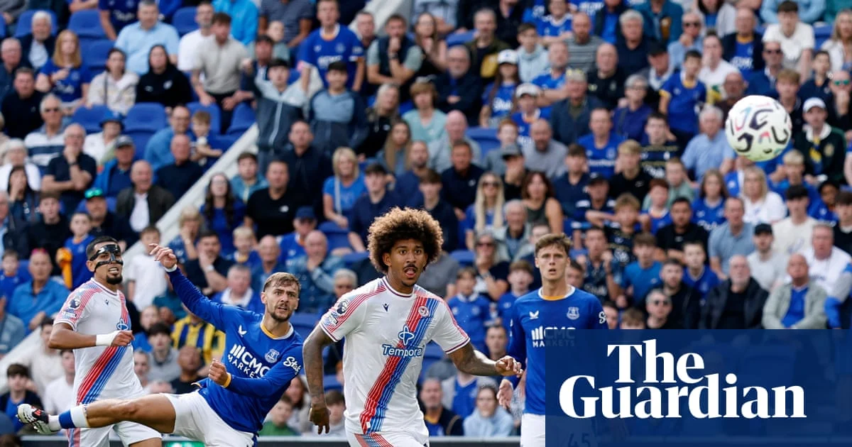 Everton defeats Crystal Palace in season opener