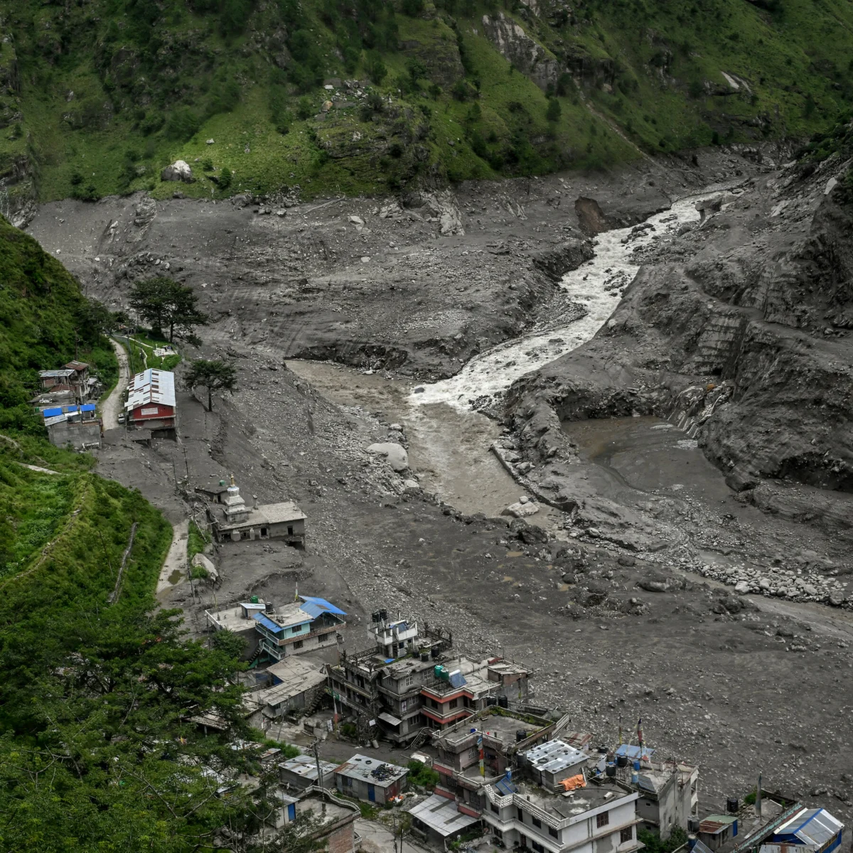 China Offers Condolences to Nepal After Deadly Landslide