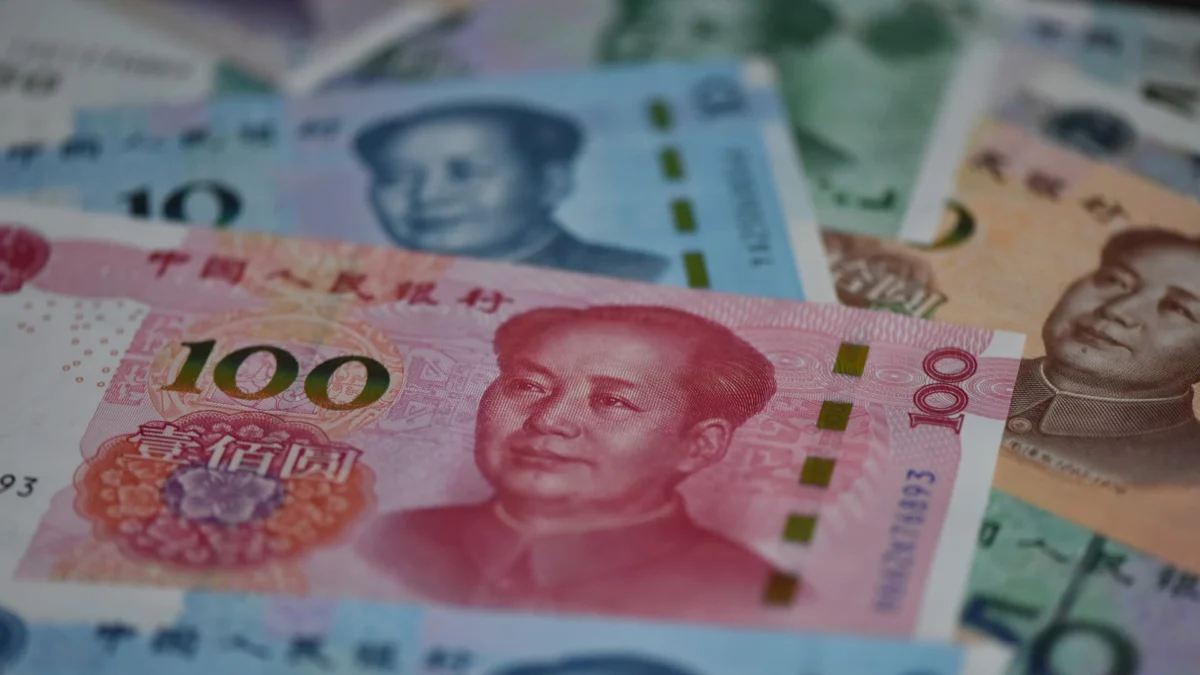 Chinese Bonds Defy Global Yield Surge