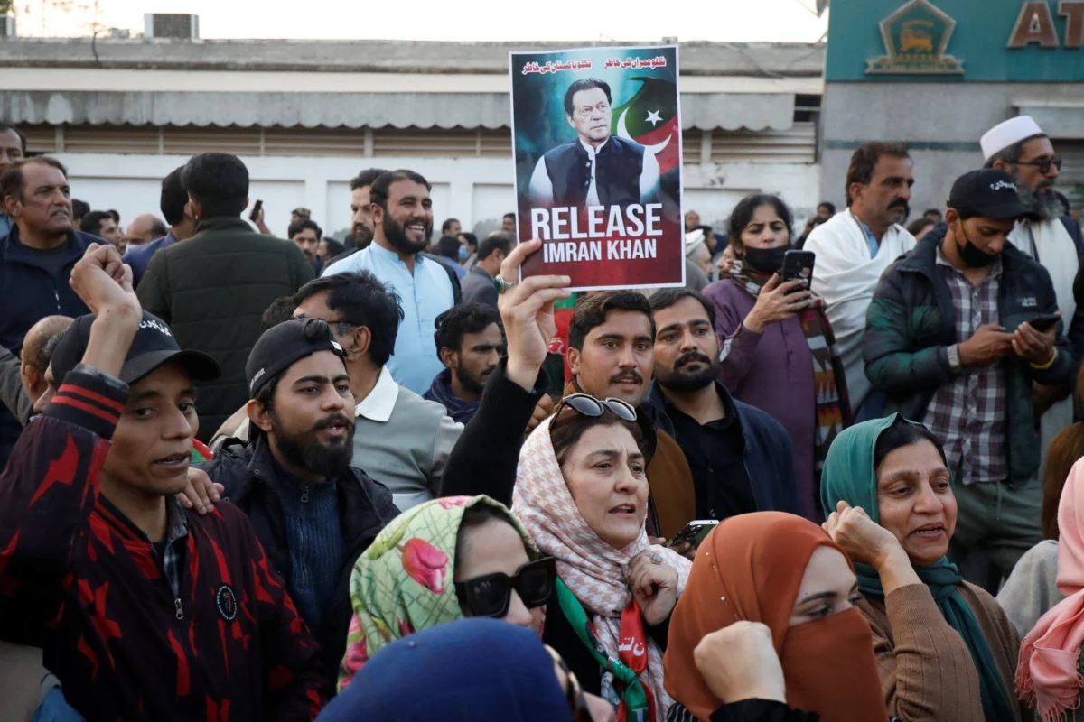 Police clash with Imran Khan supporters on jail anniversary