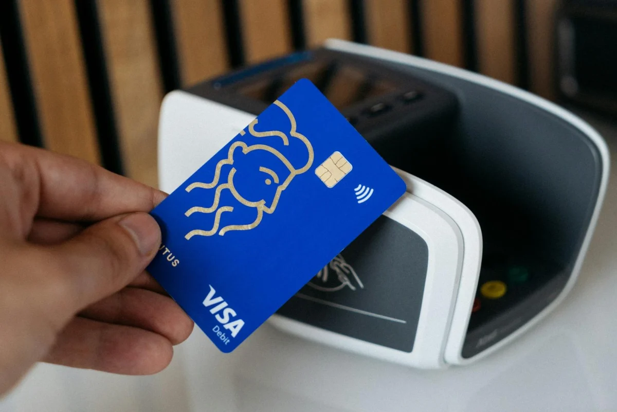 Crypto Card Spending Tops $1 Billion as Stablecoins Gain Ground