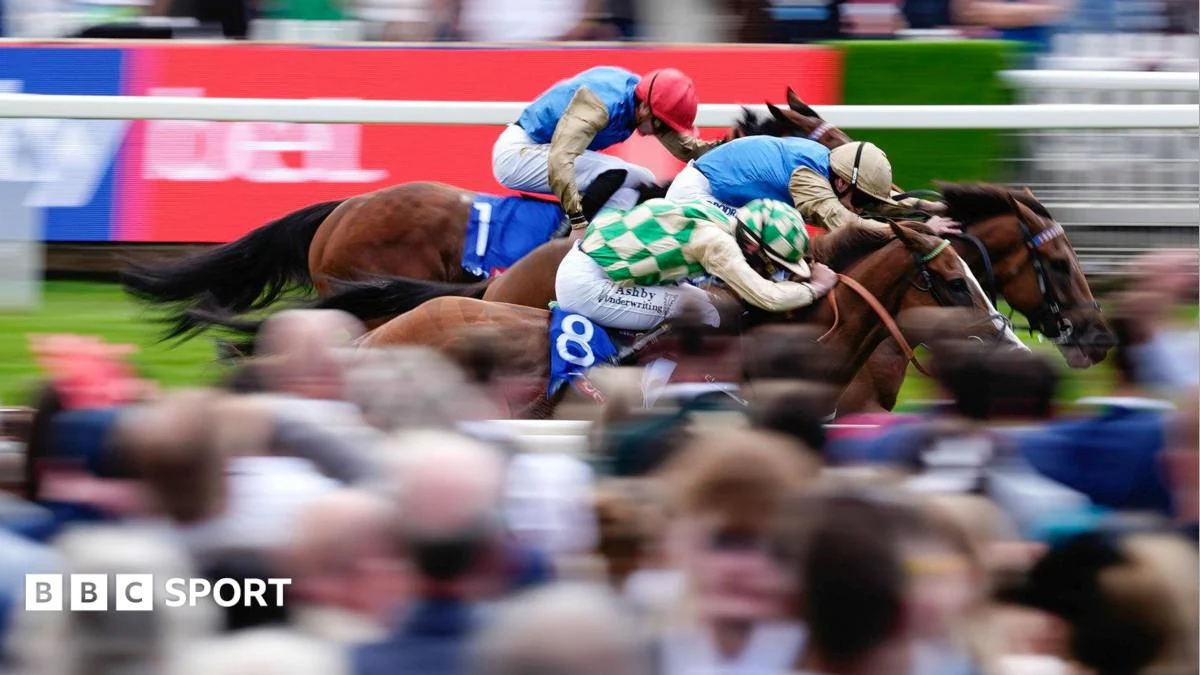 Daiquiri Bay wins Ebor Handicap in tight finish