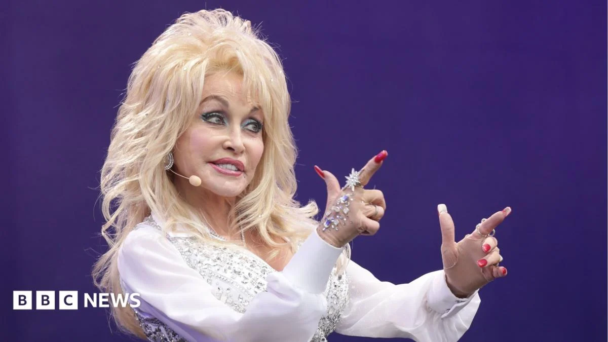 Dolly Parton Unites Americans Across Divides
