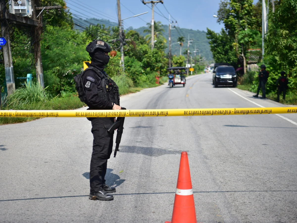 Dozens of attacks in southern Thailand wound three