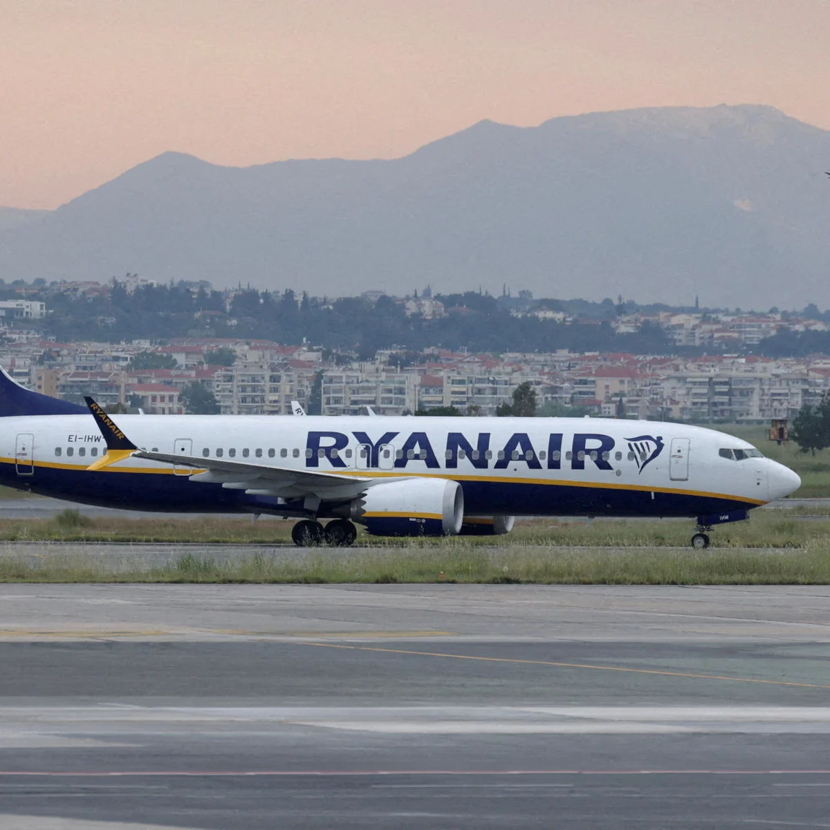 NTSB Finds Bird Remains on Damaged Jet Engine