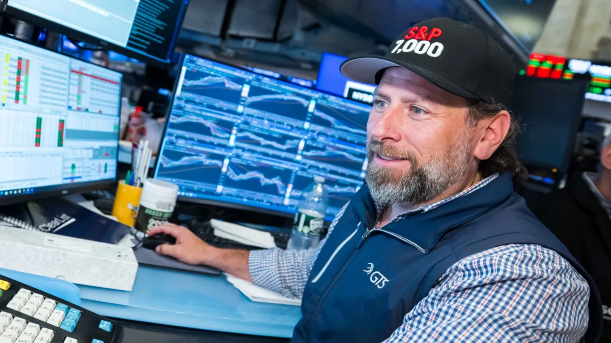 Equal-weight S&P 500 ETFs surge as flagship trade hits $100 billion