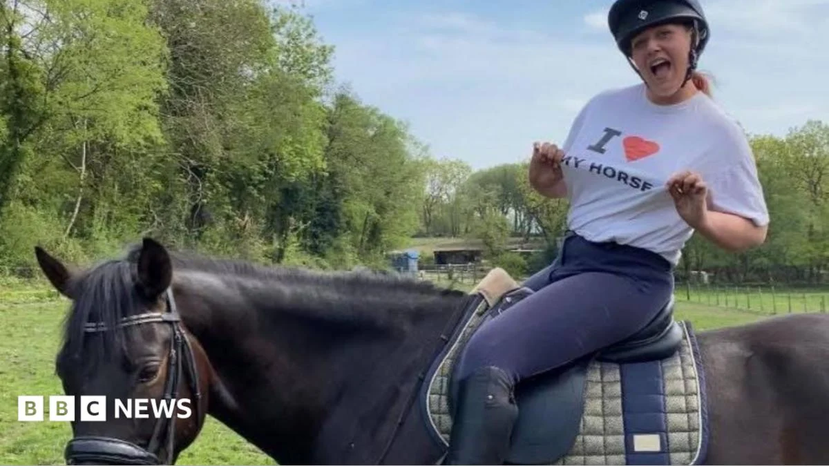 Facebook seller mis-sold unsafe horses, BBC reports